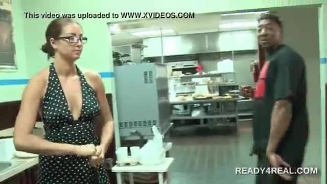 Flashing tits in a restaurant