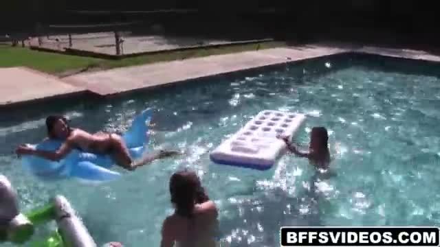 Crazy chicks played each others horny pussies